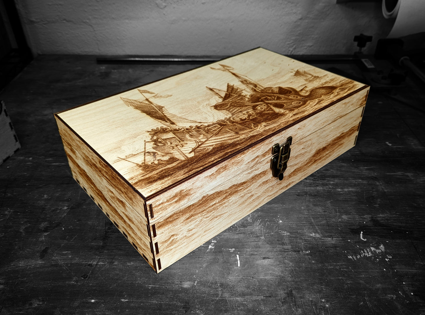 Ultimate Commander Six Deck Box - Kraken Theme!